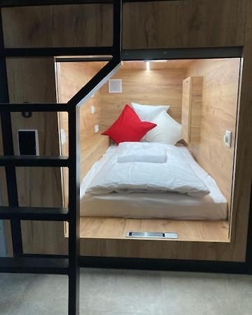 Capsule Hostel Zizkov Tower 布拉格 外观 照片