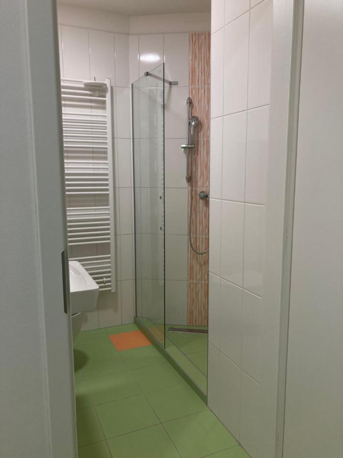 Capsule Hostel Zizkov Tower 布拉格 外观 照片