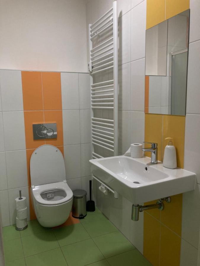 Capsule Hostel Zizkov Tower 布拉格 外观 照片