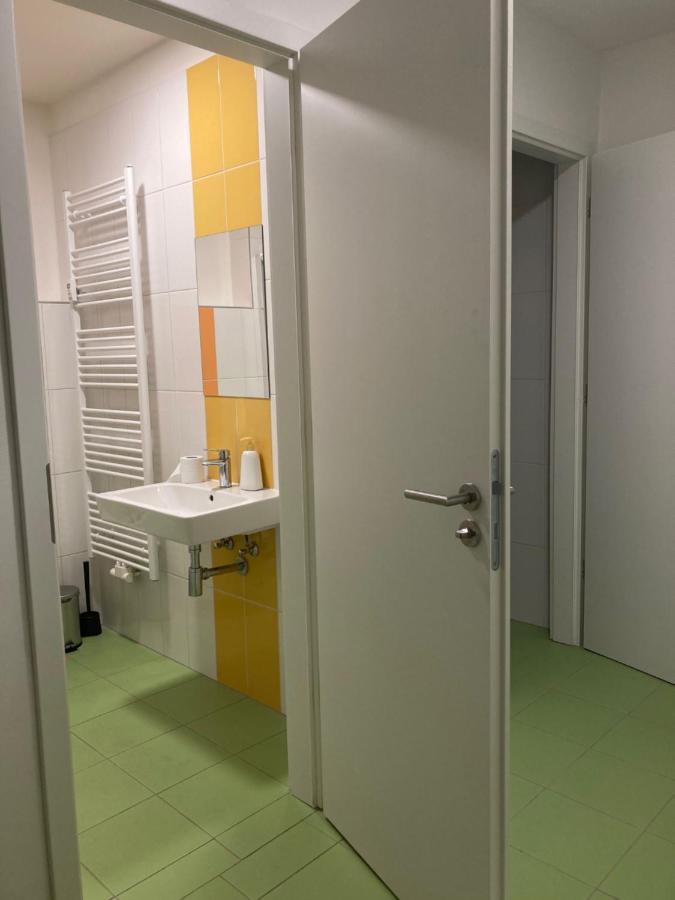 Capsule Hostel Zizkov Tower 布拉格 外观 照片