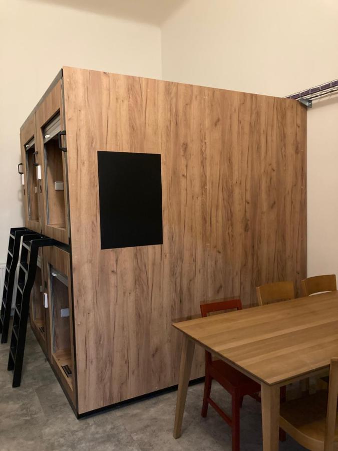 Capsule Hostel Zizkov Tower 布拉格 外观 照片